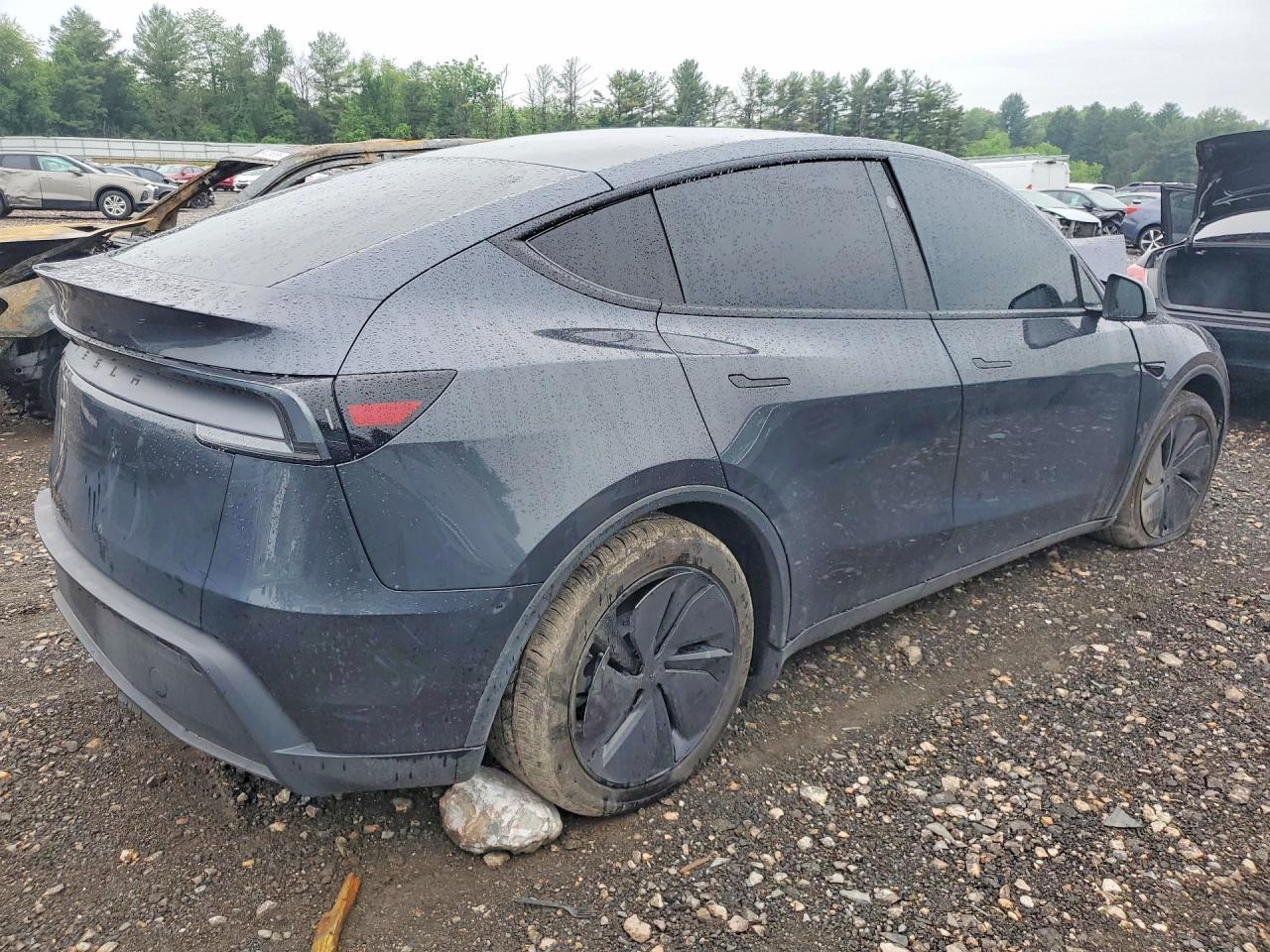 2026 Tesla Model Y - Фото 3