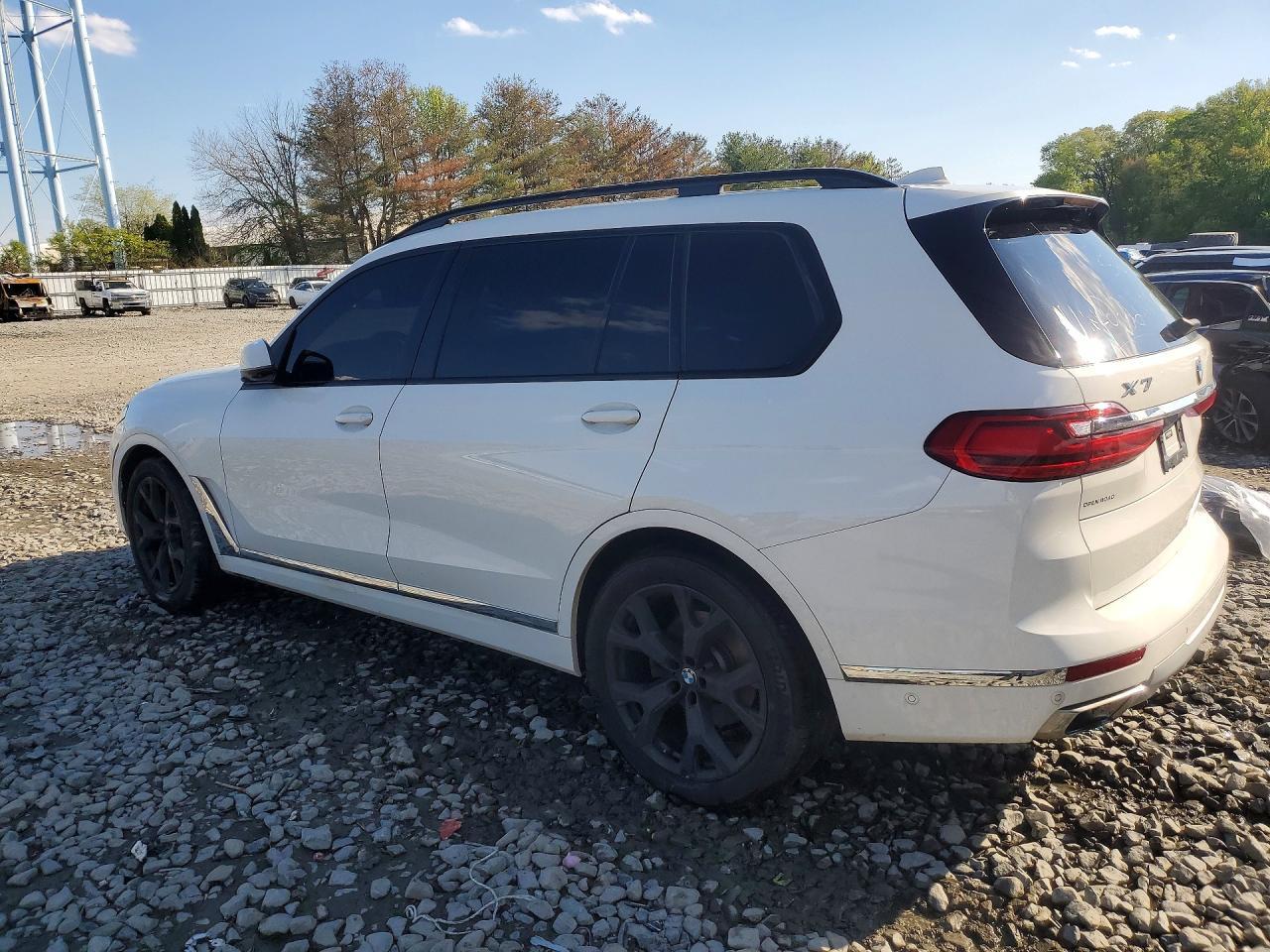 2022 BMW X7 xDrive40I - Фото 2