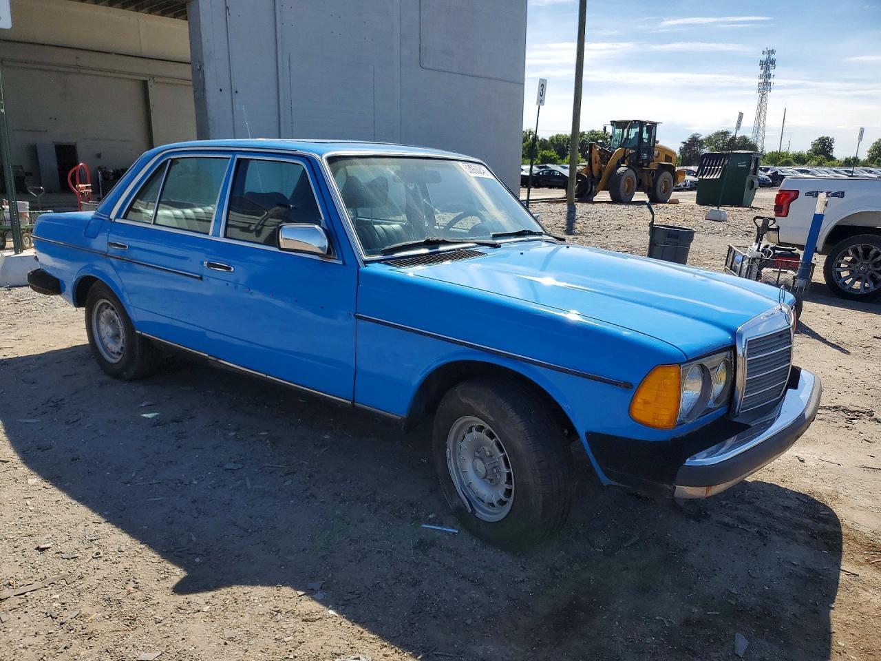 1982 Mercedes-Benz 240 D - Image 4