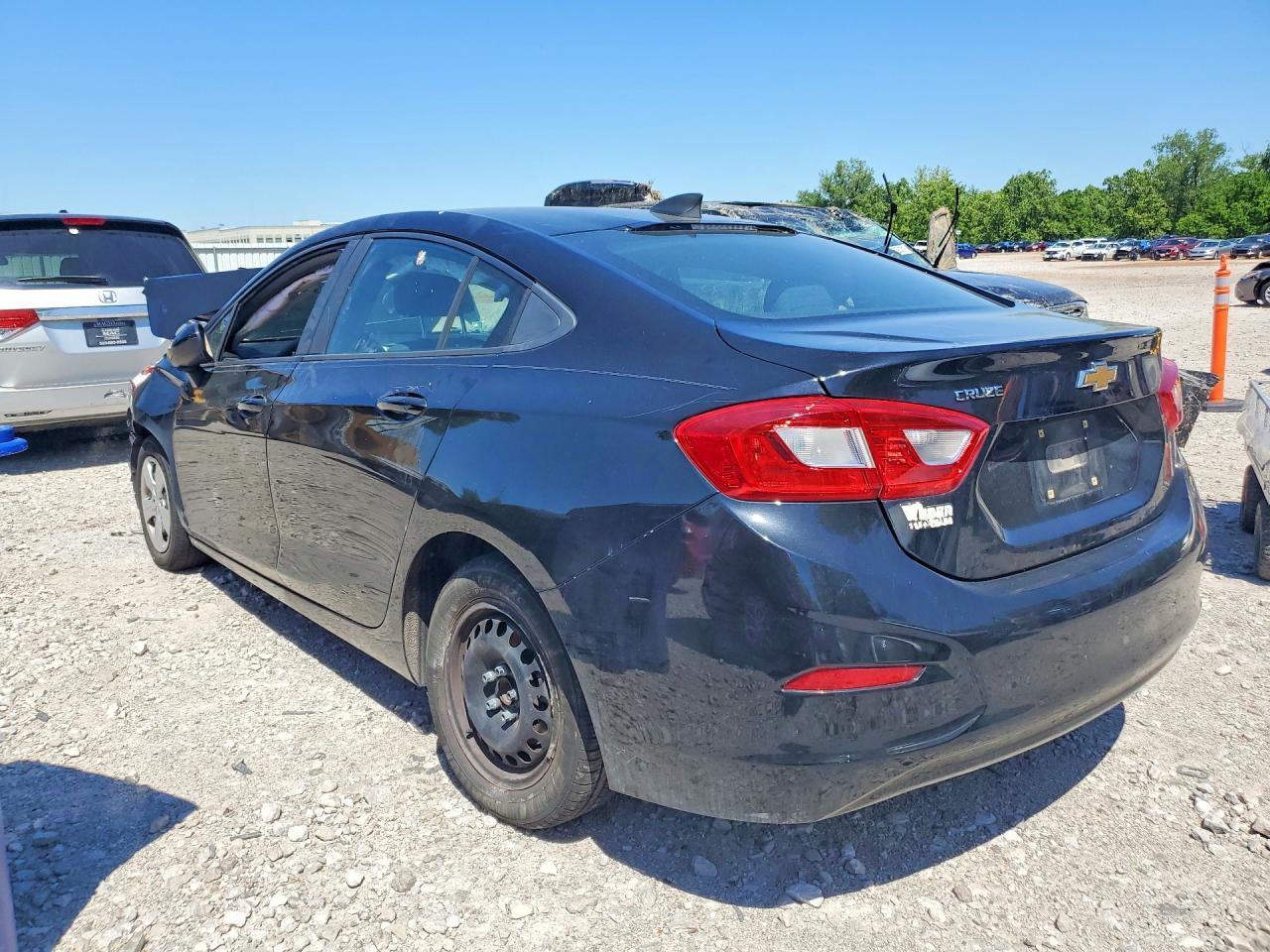 2017 Chevrolet Cruze Ls - Image 2