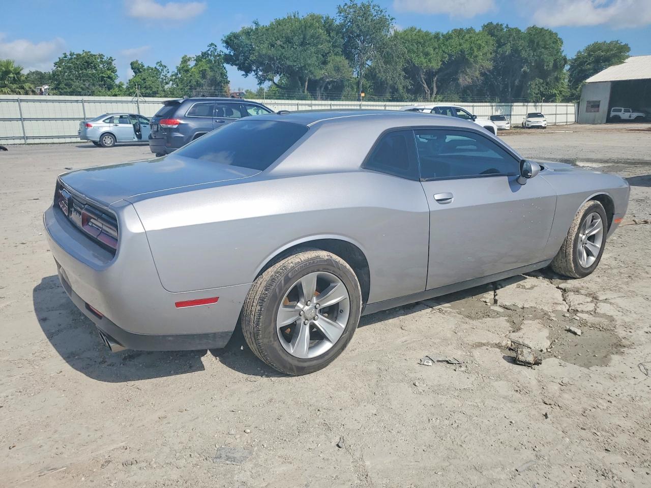 2017 Dodge Challenger Sxt - Image 3