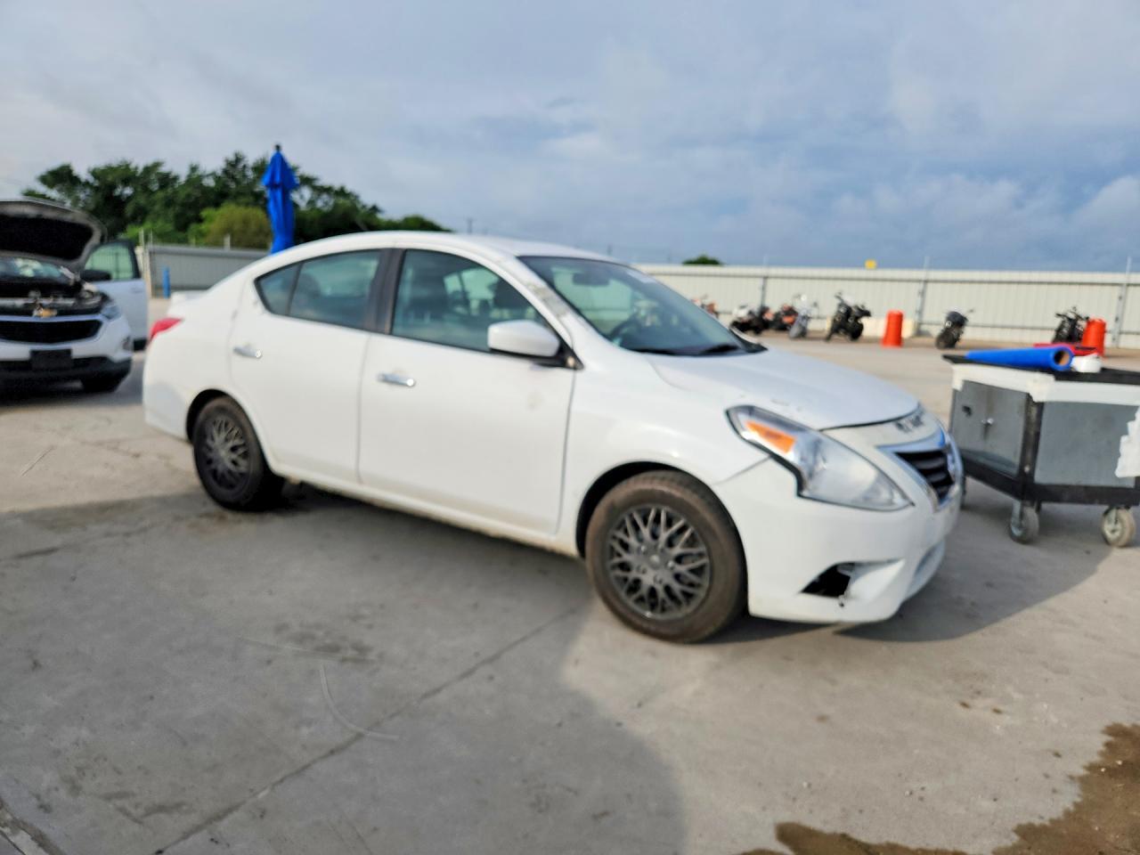 2019 Nissan Versa Sv - Image 4