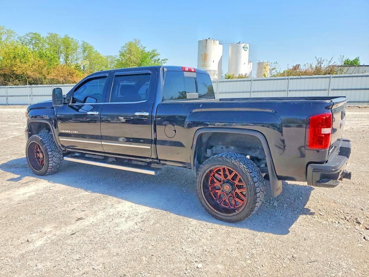 2015 GMC Sierra K3500 Denali - Фото 2