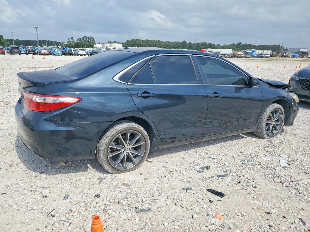 2015 Toyota Camry Xse - Image 3