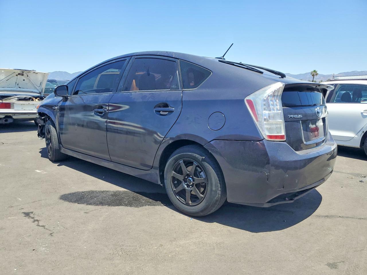 2011 Toyota Prius Three - Фото 2
