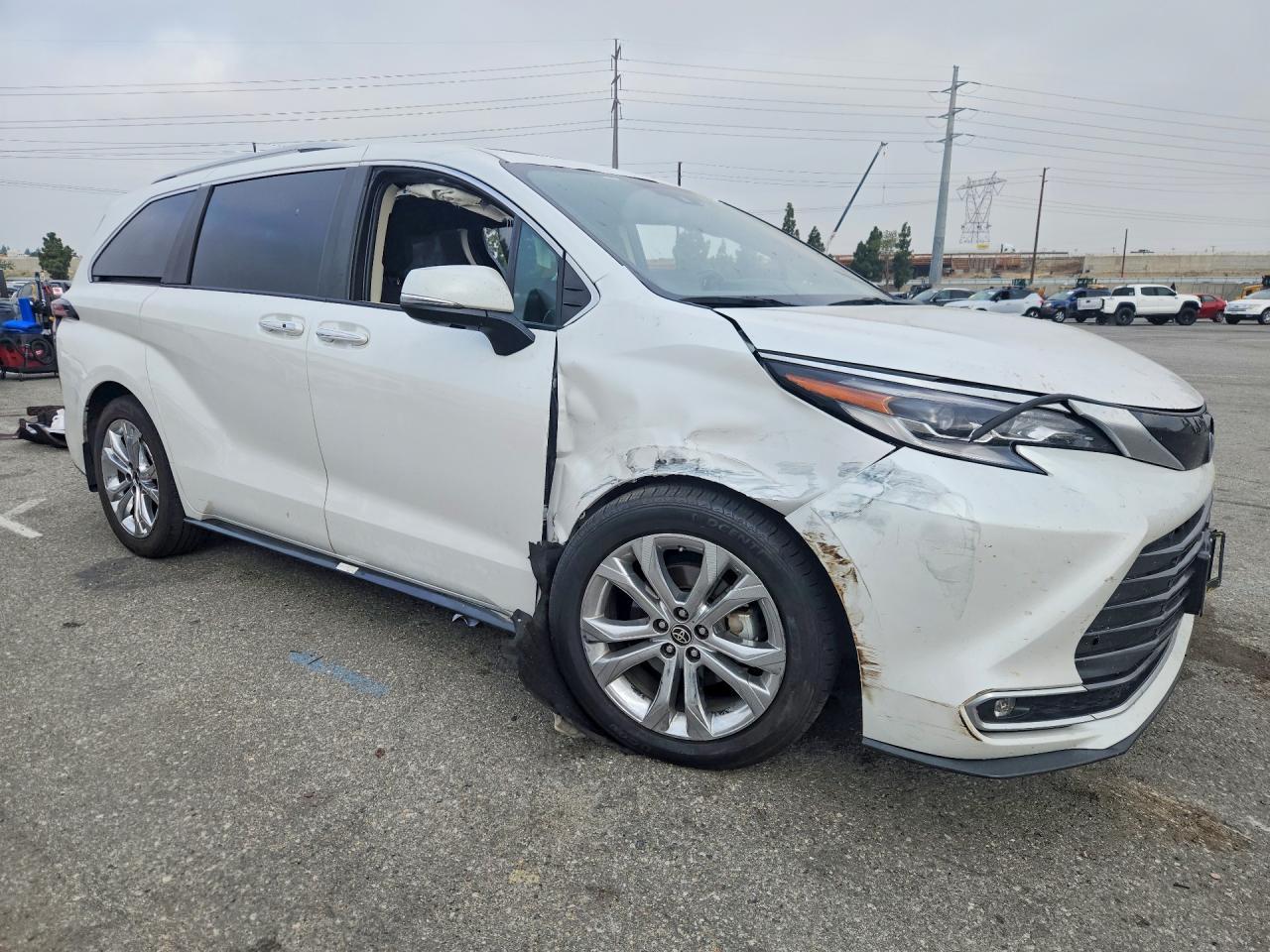 2023 Toyota Sienna Platinum 7-Passenger - Фото 4