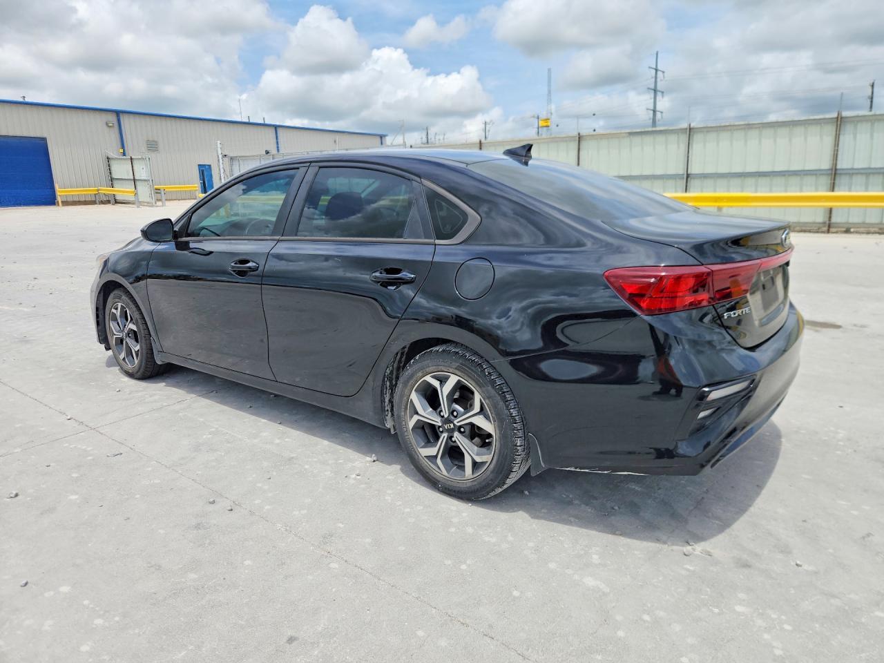 2020 Kia Forte Lxs - Фото 2