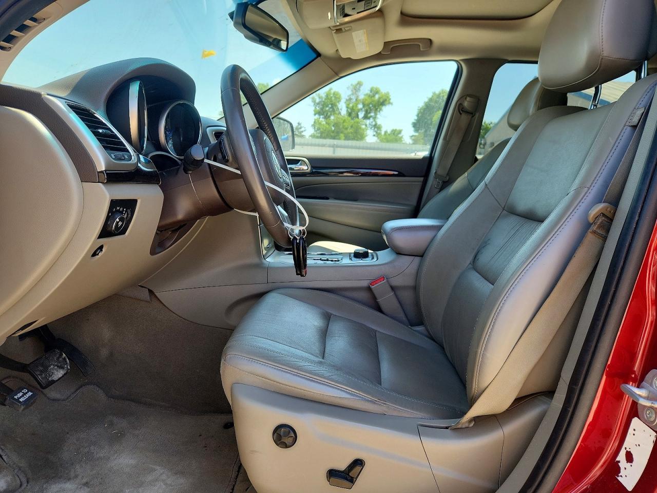 2012 Jeep Grand Cherokee Laredo - Image 7