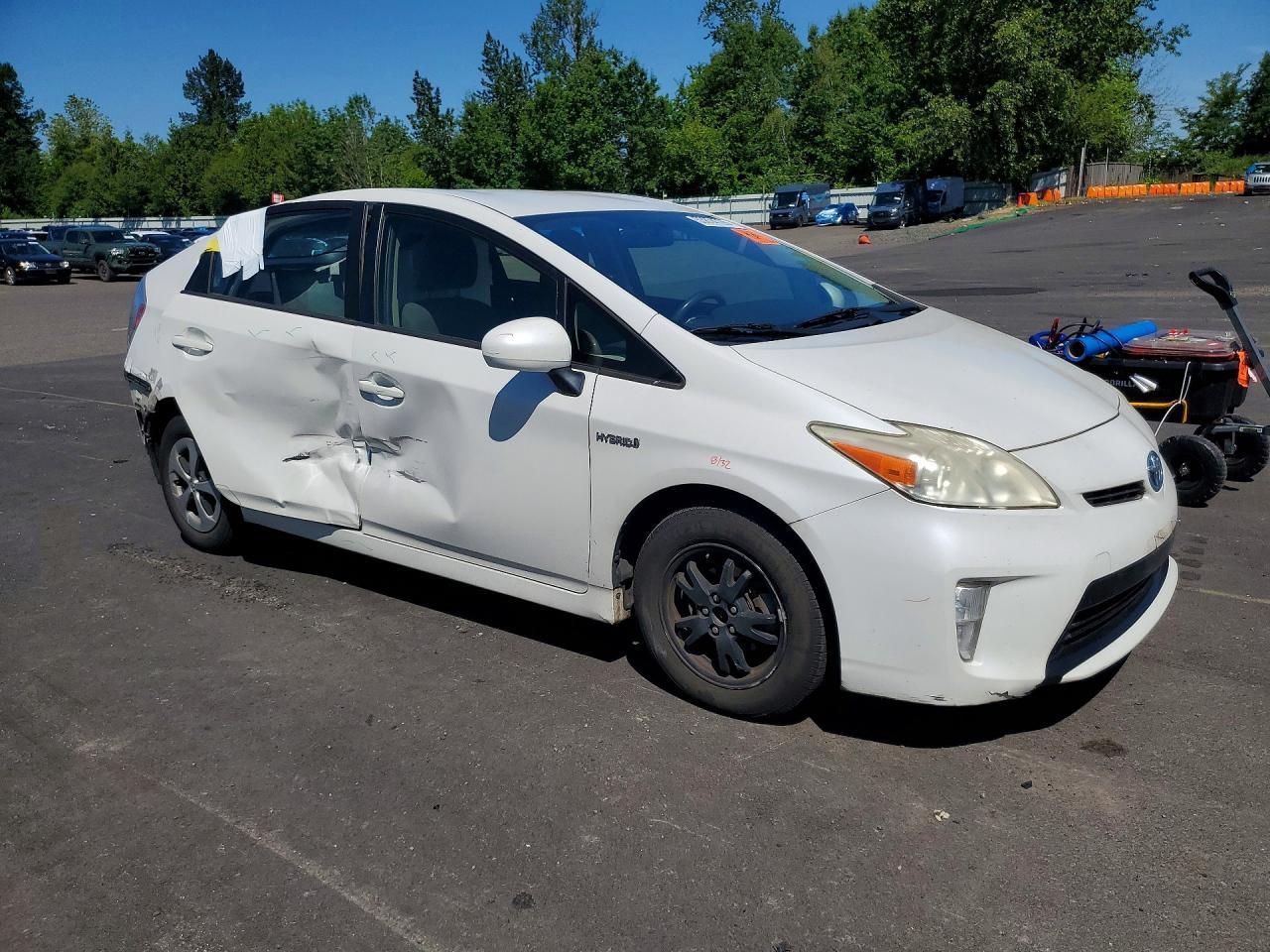 2013 Toyota Prius Three - Image 4