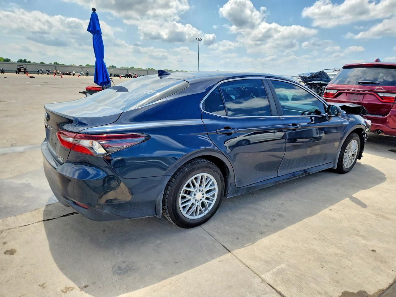 2021 Toyota Camry Le - Фото 3