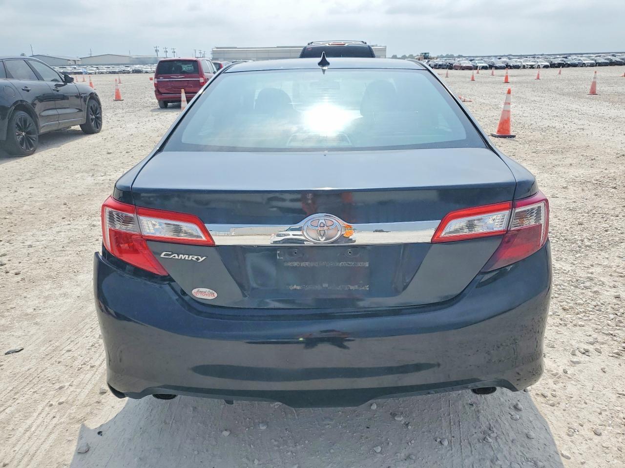2012 Toyota Camry Xle V6 - Image 6
