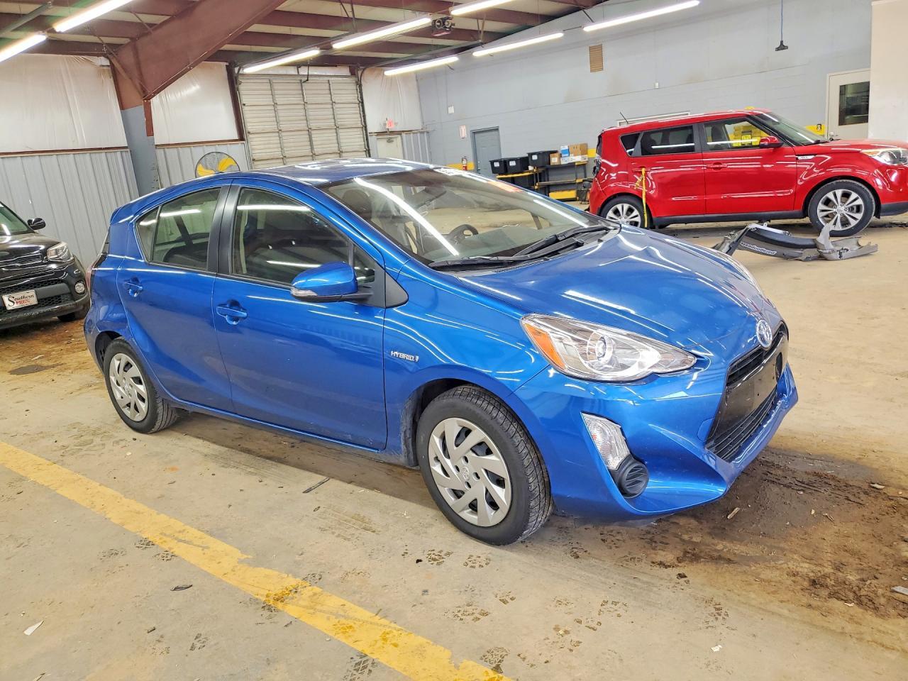 2015 Toyota Prius C Two - Image 4