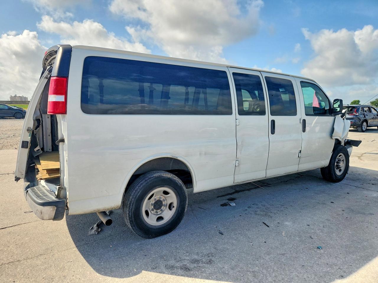 2020 Chevrolet Express Lt Ext - Image 3
