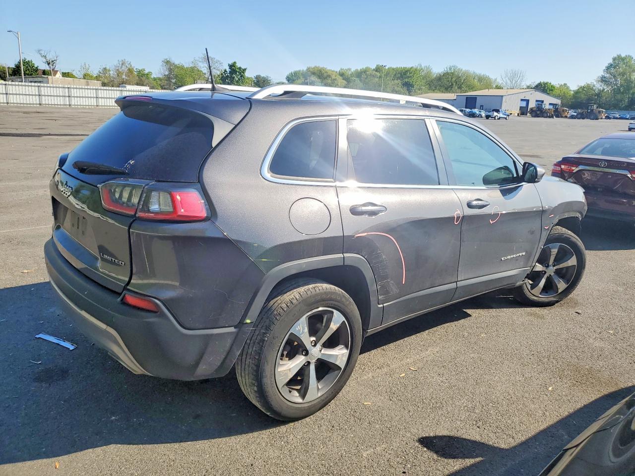 2019 Jeep Cherokee Limited - Image 3