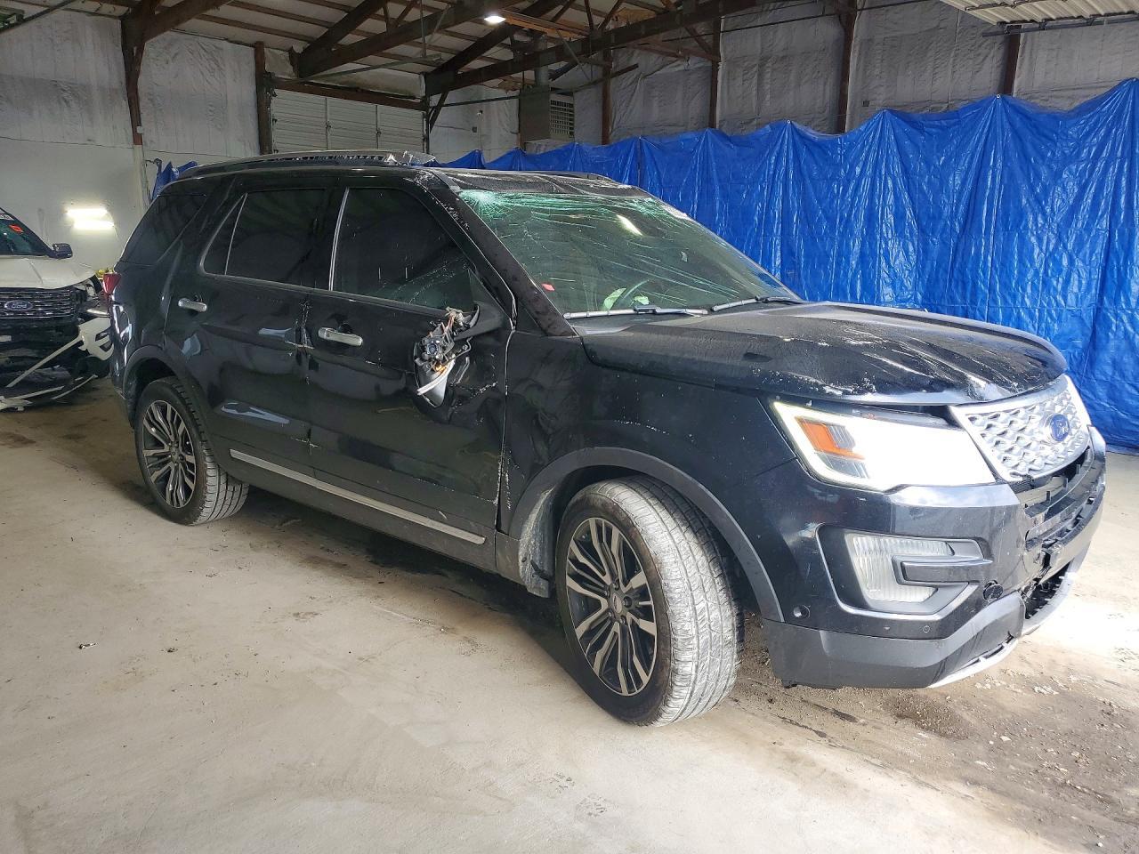 2017 Ford Explorer Platinum - Image 4