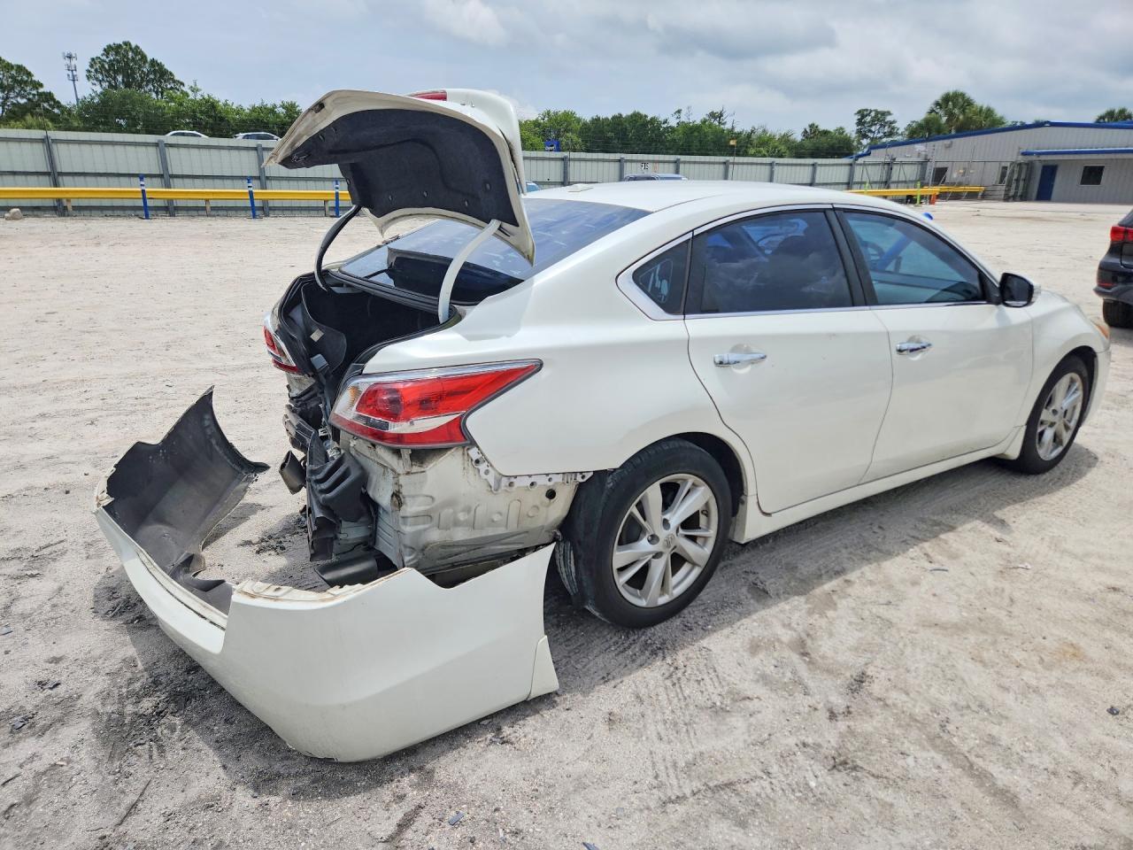 2014 Nissan Altima - Image 3