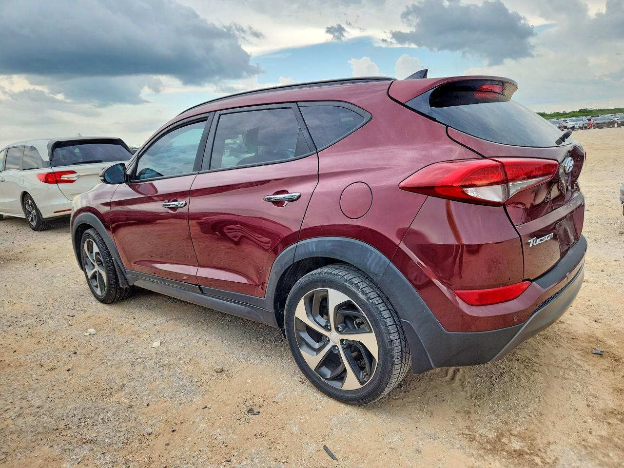 2016 Hyundai Tucson Limited - Image 2