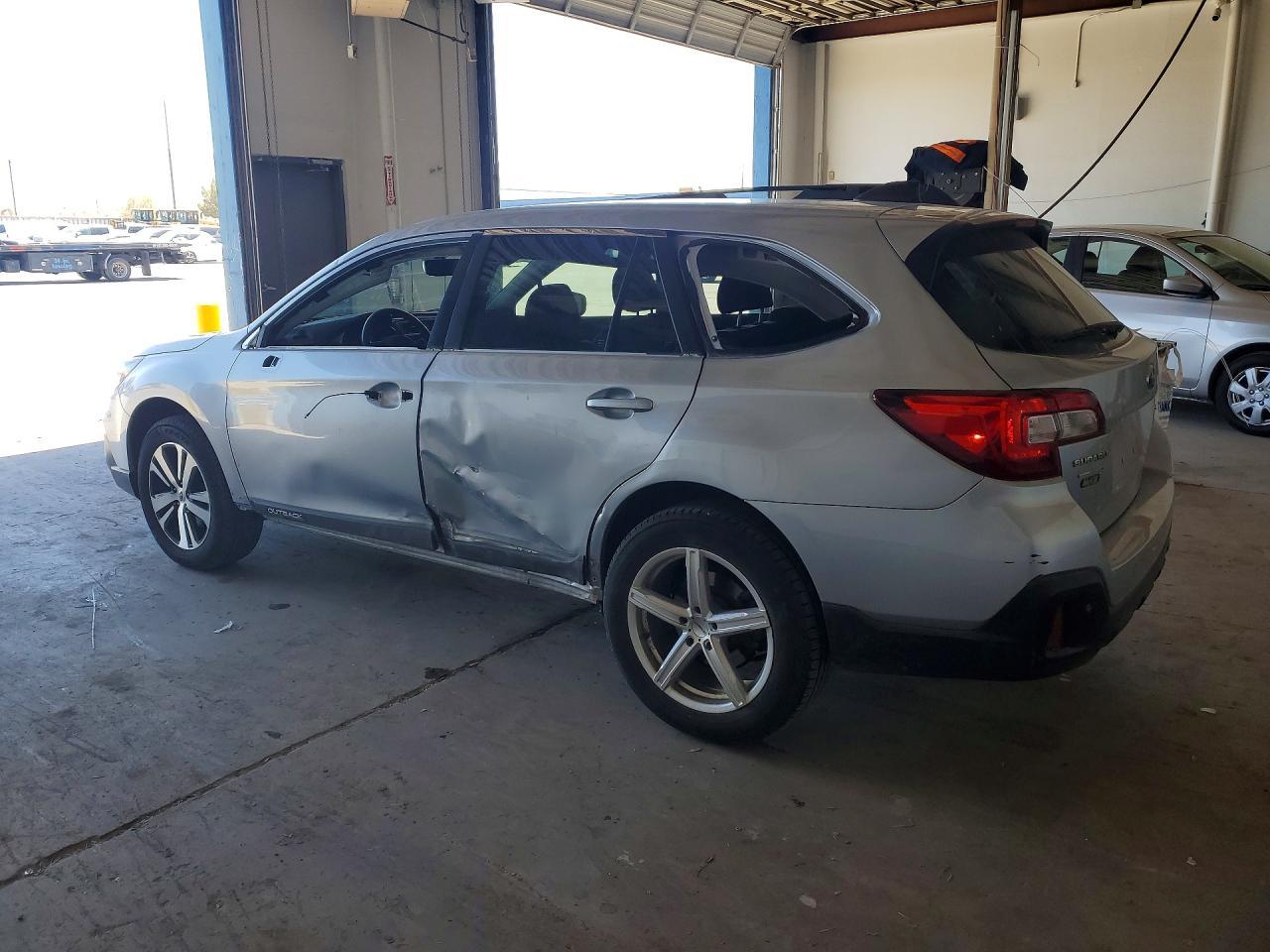 2018 Subaru Outback - Фото 2