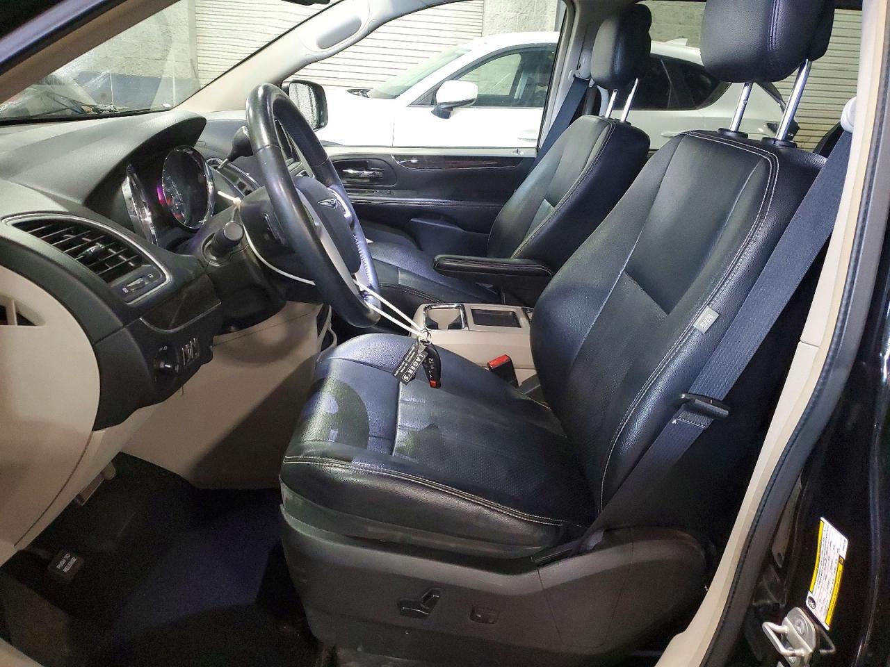 2015 Chrysler Town & Country Touring L - Фото 7
