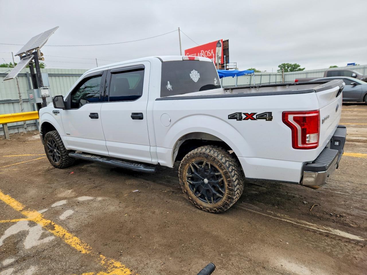 2015 Ford F150 Supercrew - Фото 2