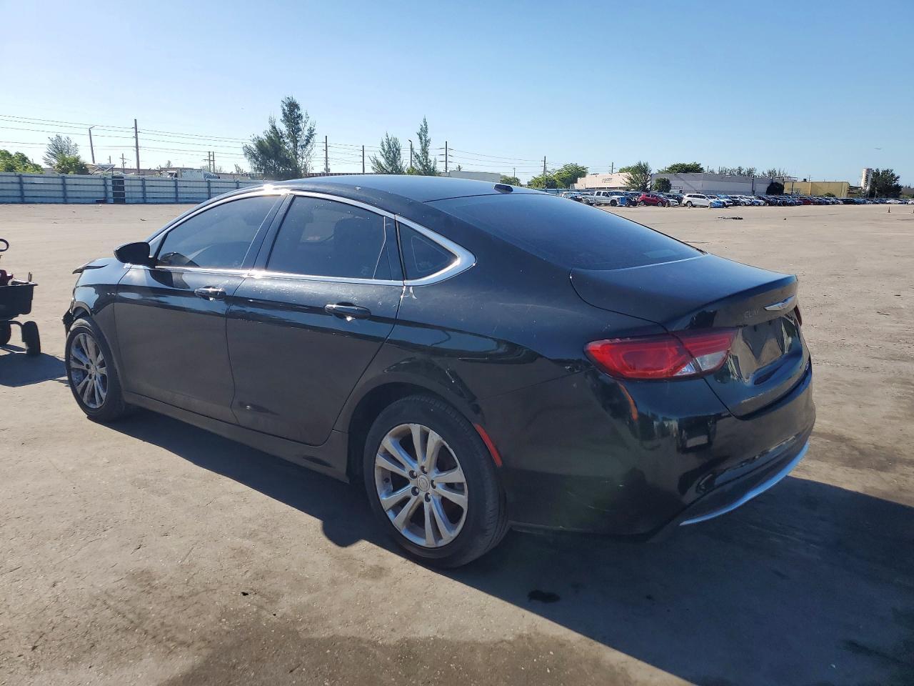2015 Chrysler 200 Limited - Фото 2