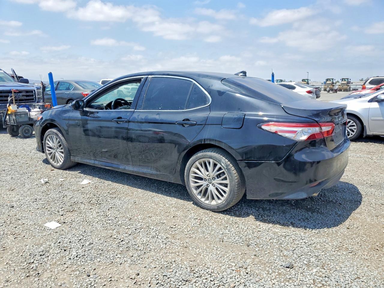 2019 Toyota Camry Hybrid Xle - Фото 2