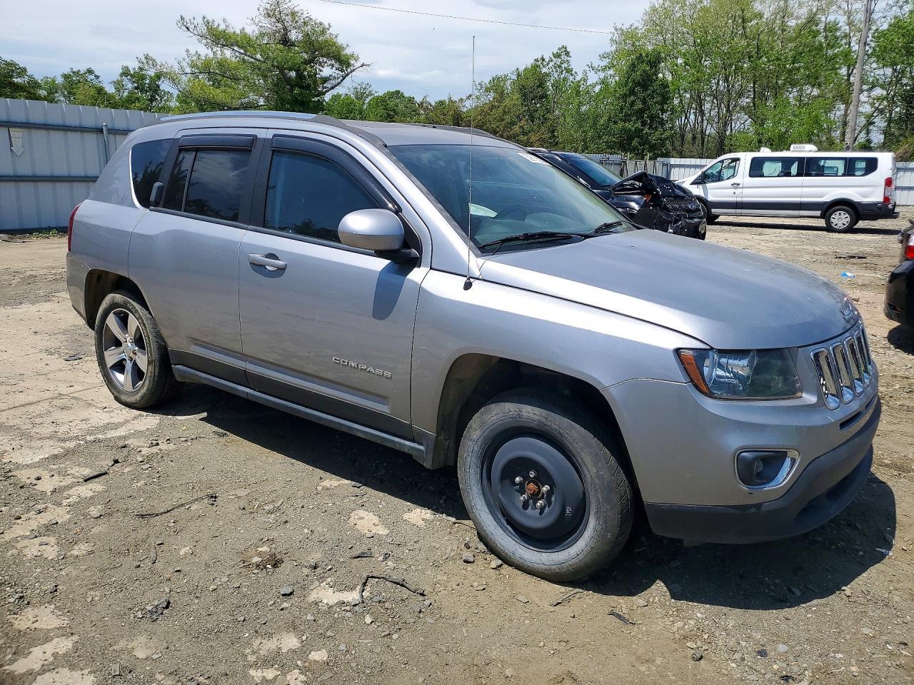 2017 Jeep Compass Latitude - Image 4