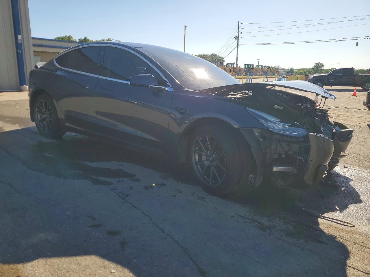 2018 Tesla Model 3 - Фото 4
