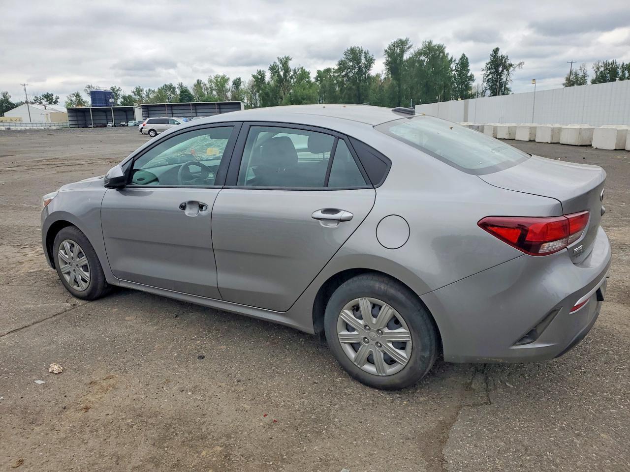 2021 Kia Rio S - Фото 2