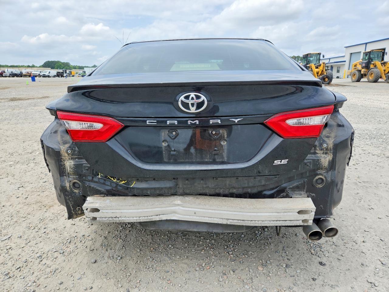 2018 Toyota Camry Se - Фото 6