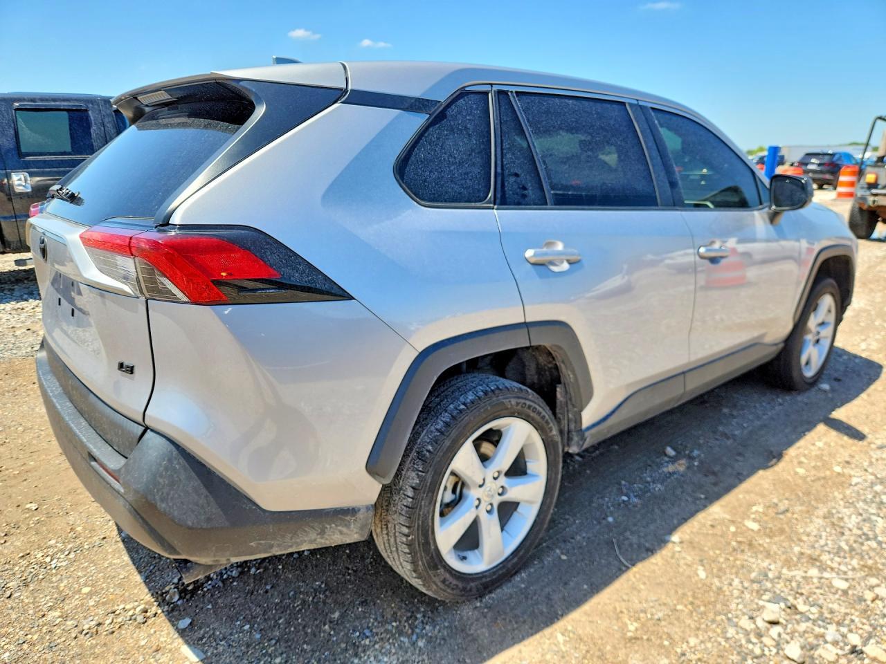 2022 Toyota Rav4 Le - Фото 3