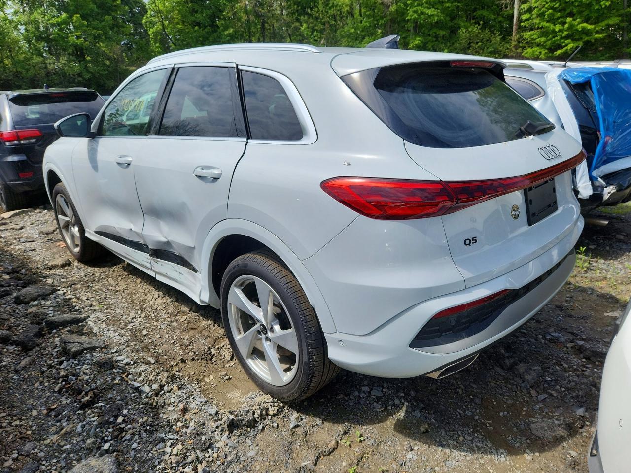 2025 Audi Q5 - Image 2