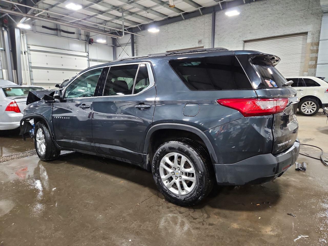 2021 Chevrolet Traverse Lt - Фото 2