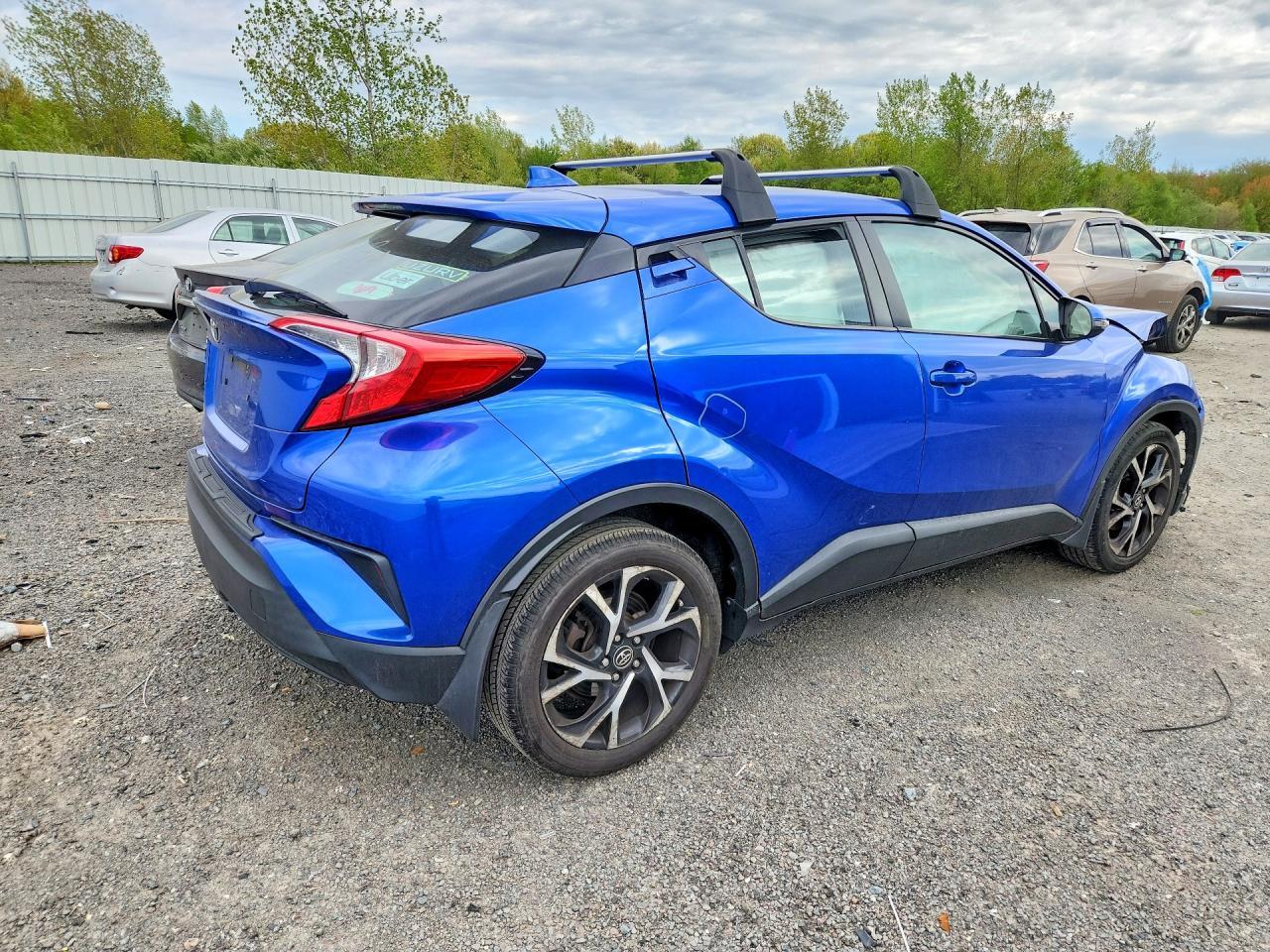 2018 Toyota C-Hr Xle Premium - Image 3
