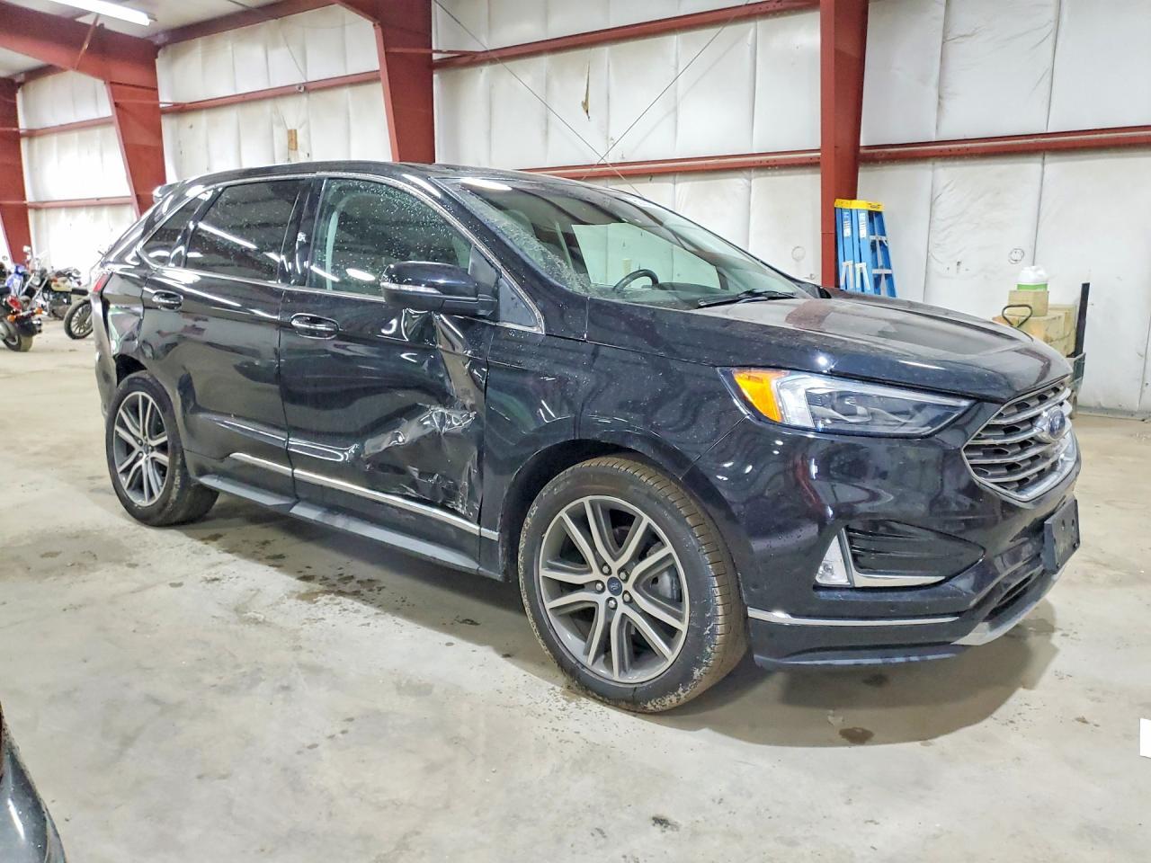 2019 Ford Edge Titanium - Image 4