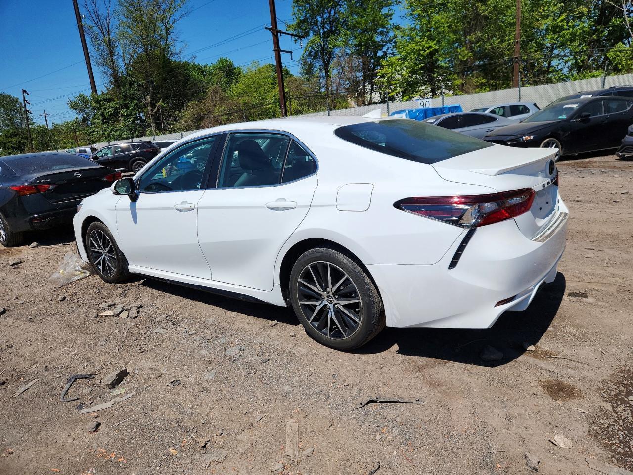 2024 Toyota Camry Se - Фото 2