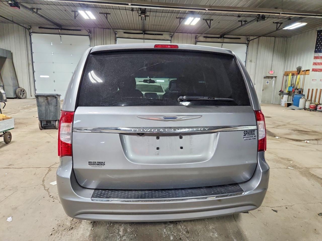 2016 Chrysler Town & Country Touring - Фото 6