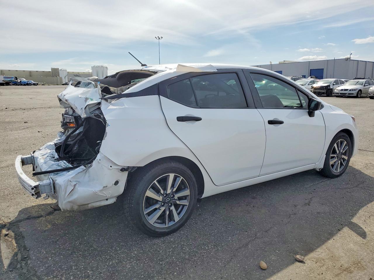 2023 Nissan Versa S - Image 3