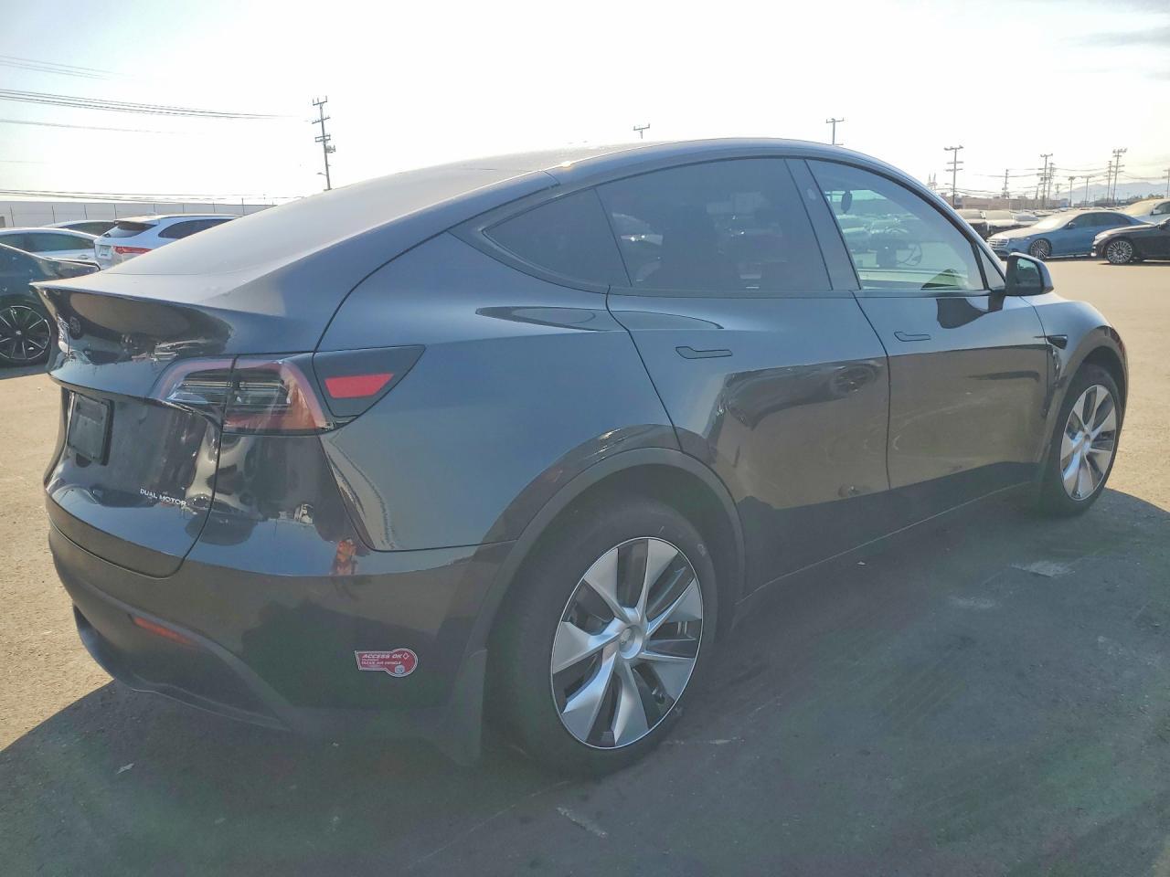 2024 Tesla Model Y - Фото 3