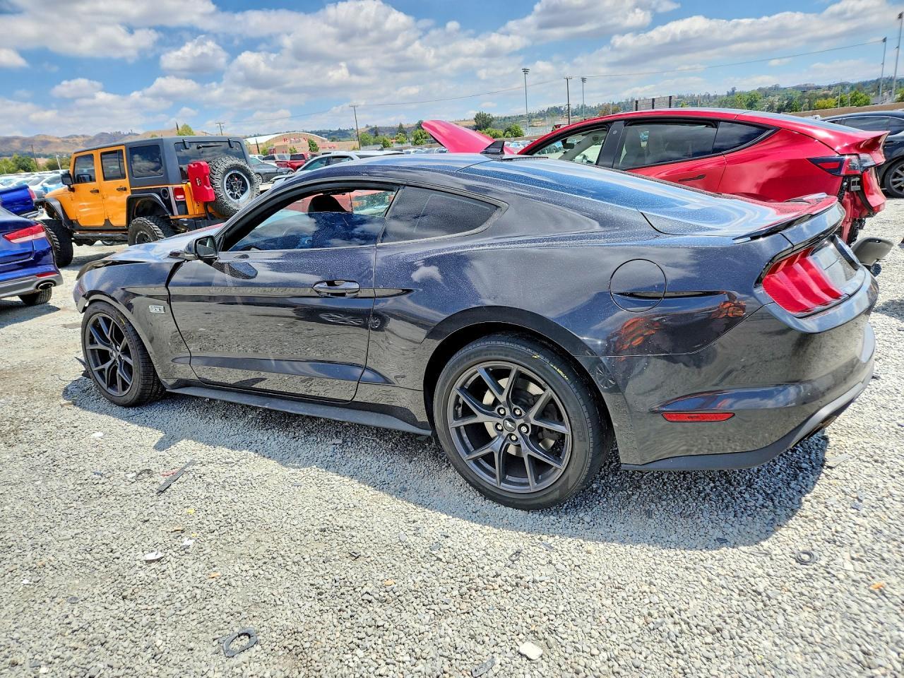 2023 Ford Mustang - Фото 2
