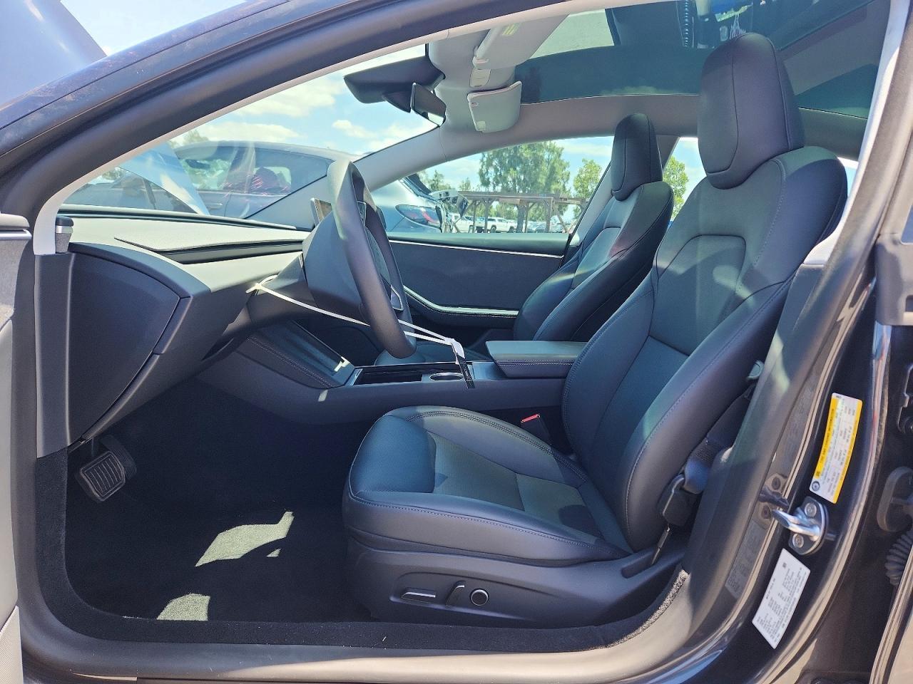 2025 Tesla Model 3 - Image 7