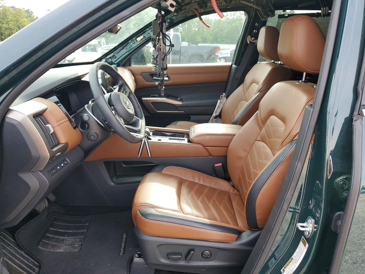 2024 Nissan Pathfinder Platinum - Image 7