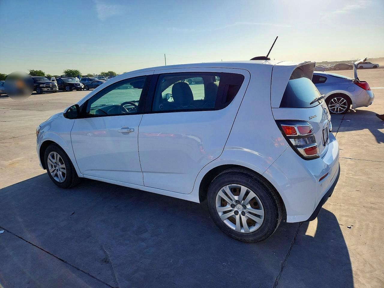 2020 Chevrolet Sonic - Фото 2