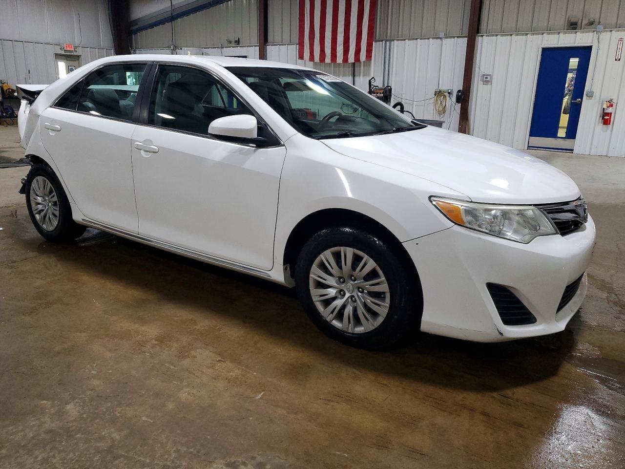 2014 Toyota Camry Le - Image 4