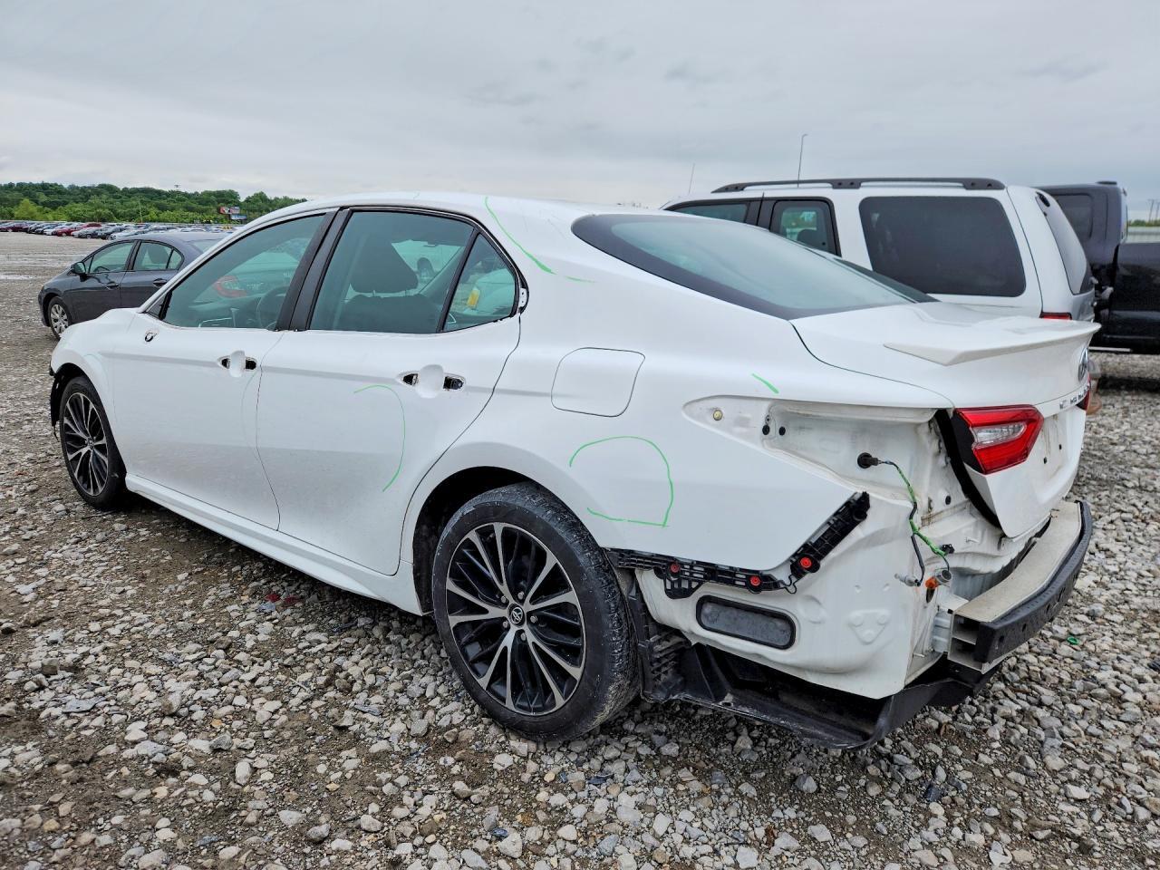 2018 Toyota Camry Se - Фото 2