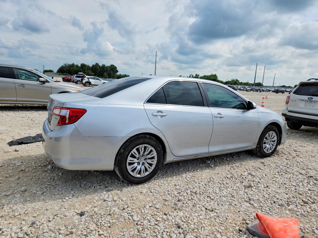 2014 Toyota Camry Le - Фото 3
