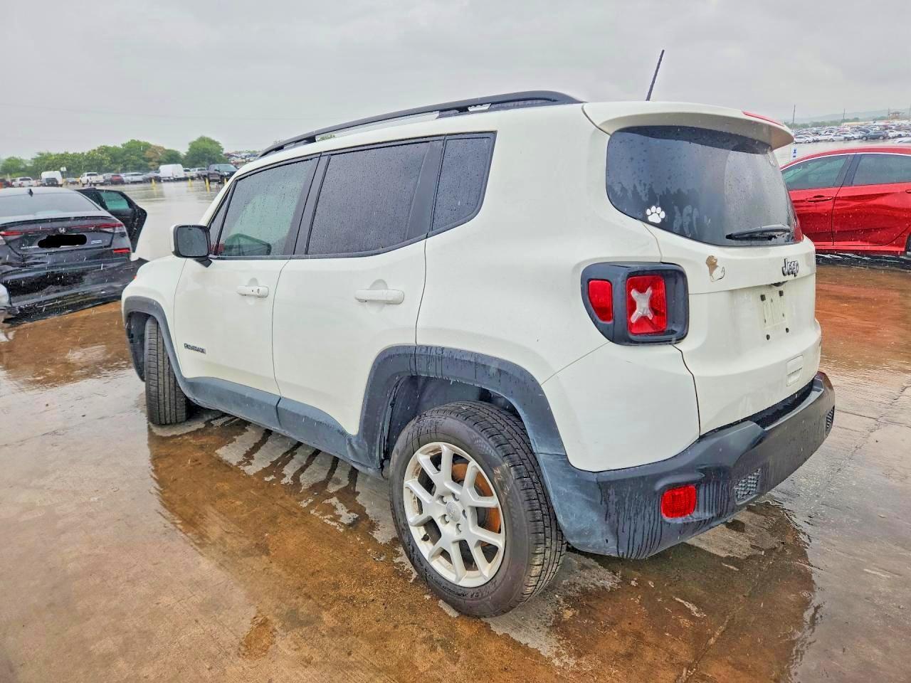 2020 Jeep Renegade Latitude - Image 2