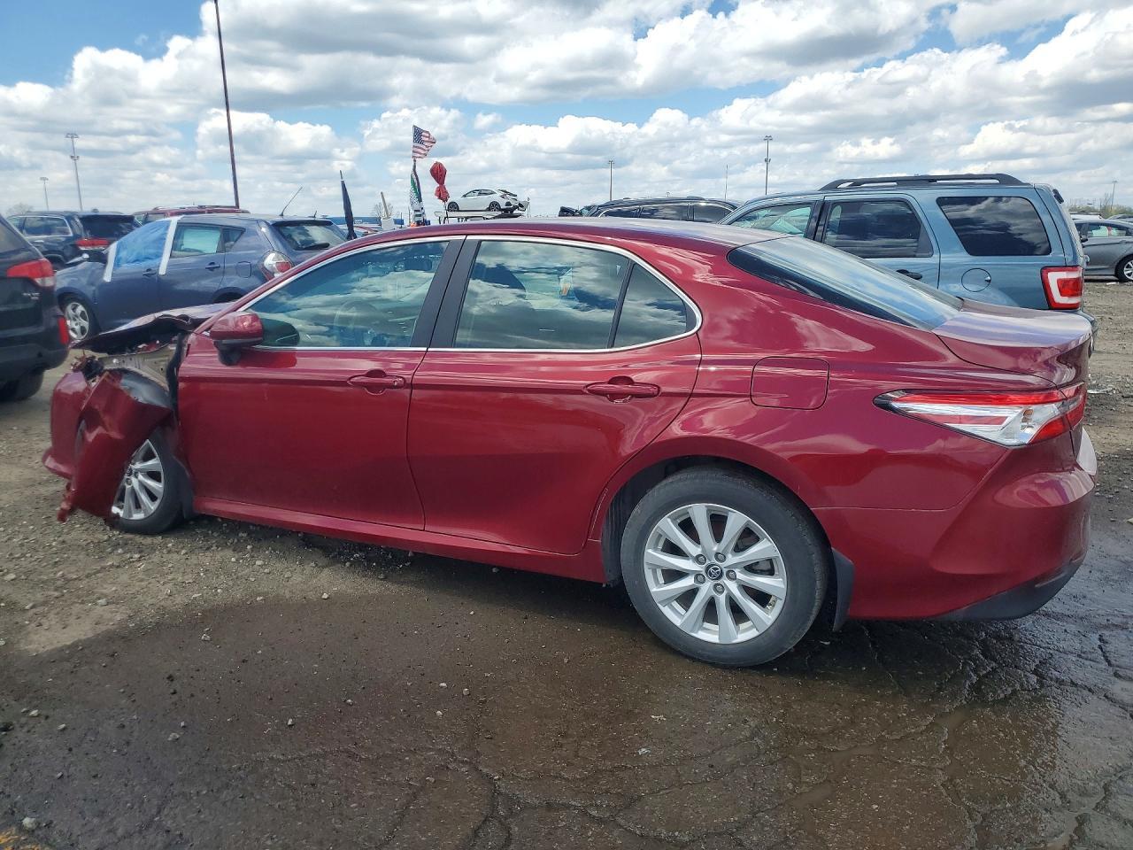 2018 Toyota Camry Le - Фото 2