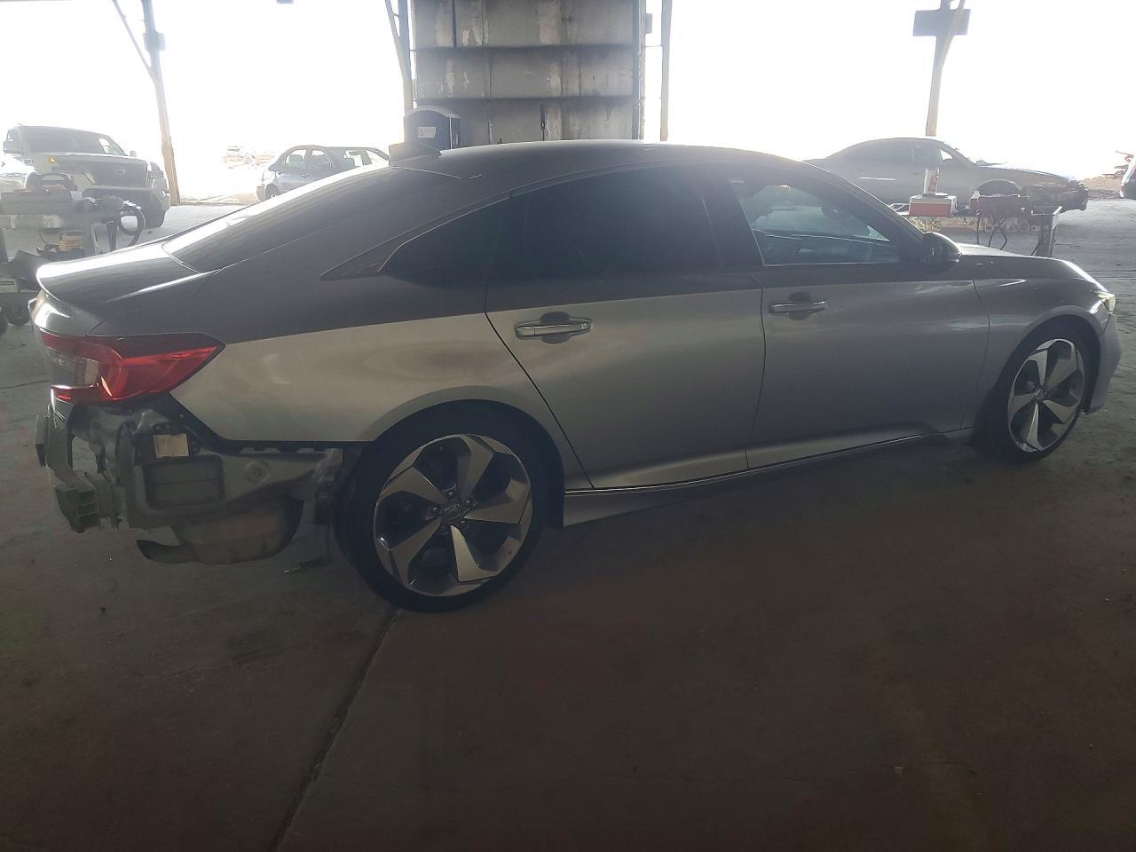 2018 Honda Accord Touring - Image 3