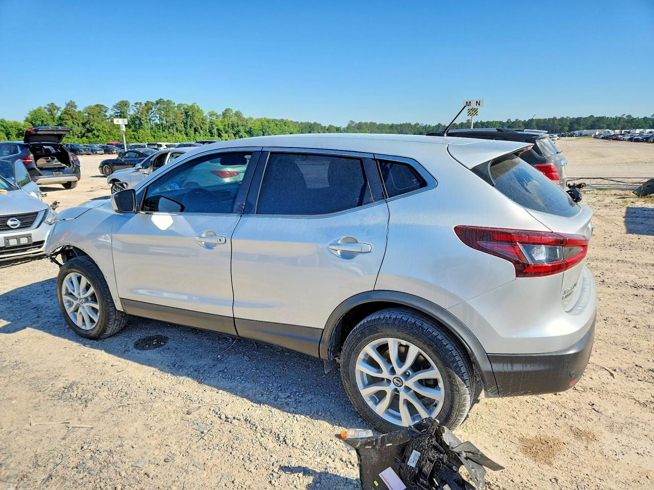 2021 Nissan Rogue Sport S - Фото 2